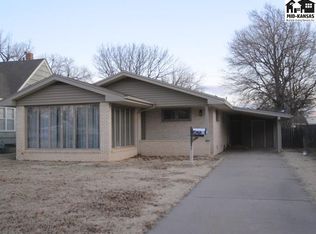404 Crescent Blvd, Hutchinson, KS 67502