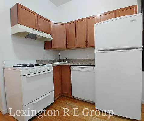 Rented by Lexington Real Estate Group | media 42