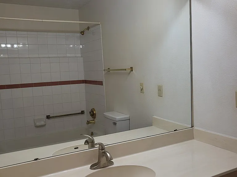 827 Country Club Dr SE #2A — Photo 17