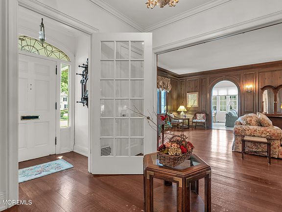 4th image of 215 Windermere Avenue