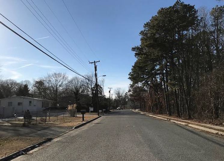 2nd image of 10 Robin Rd