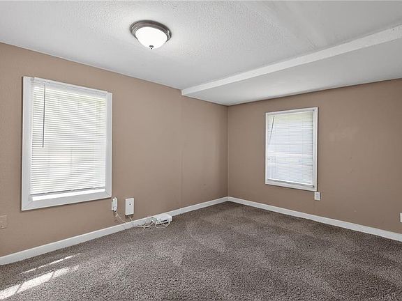 5th image of 8318 Pershing Rd