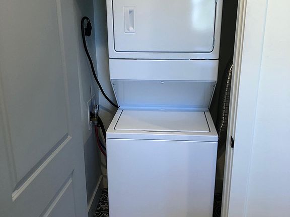 3rd image of 643 S 700 E APT 3