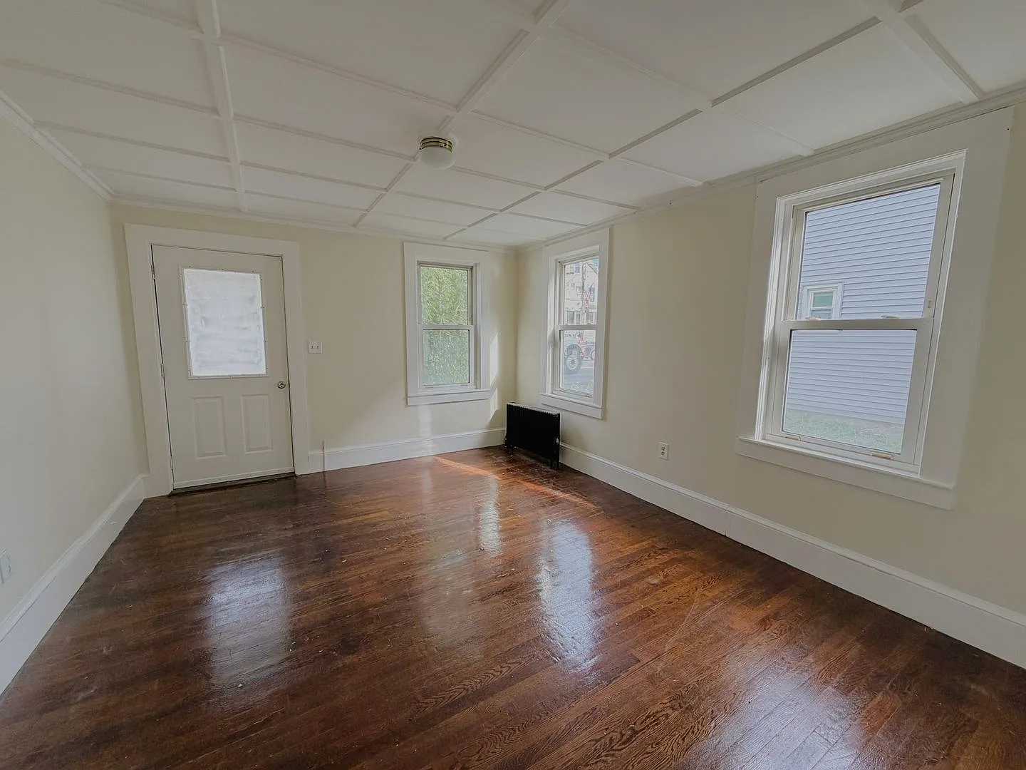8 Crystal Street — Photo 1