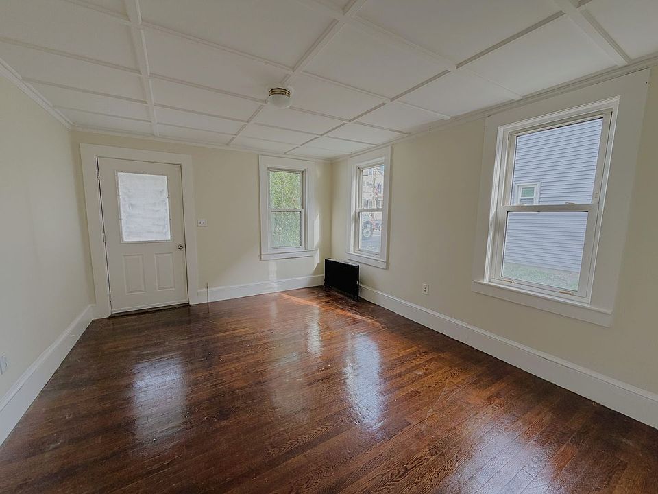 2nd image of 8 Crystal St