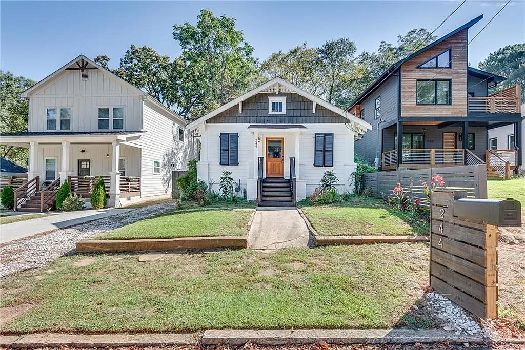 3 bed, 2.0 bath, 1230 sqft, $2,200 — Photo 3