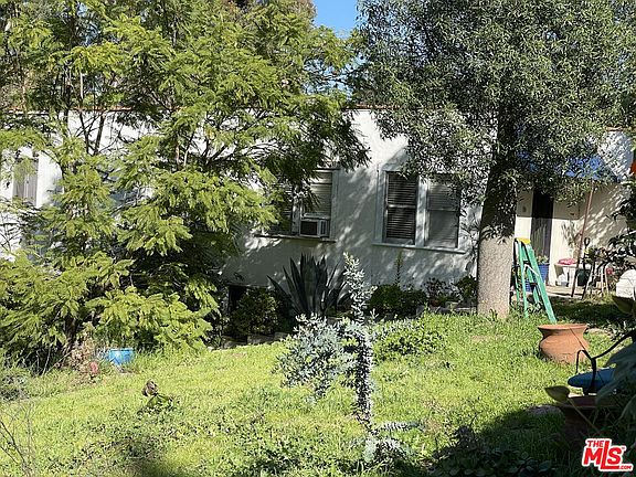 4th image of 3754 Fredonia Dr