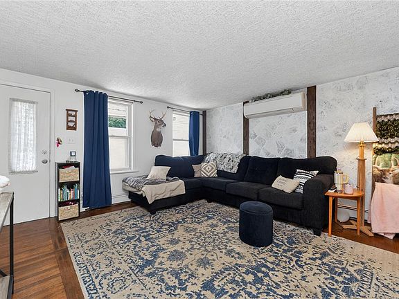 3rd image of 233 Adrain St