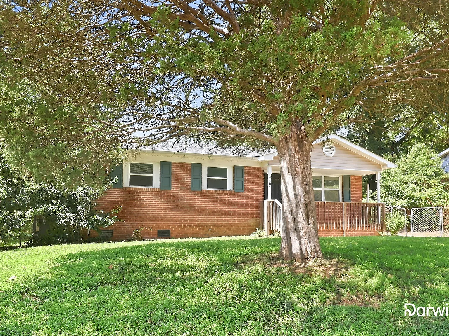 3 bed, 1.5 bath, 1266 sqft, $1,595 — Photo 2
