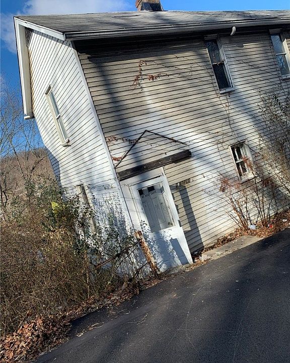 2nd image of 5-7 Maple Ave