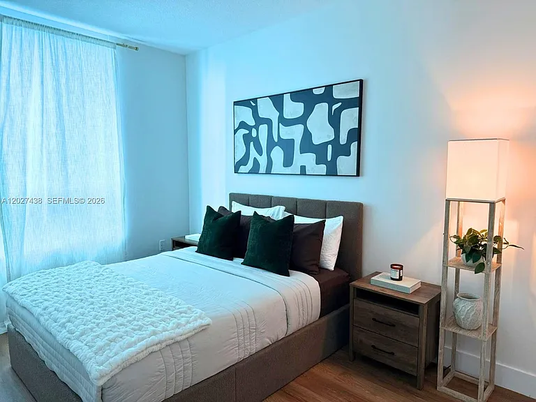 1900 N Bayshore Dr #1417 — Photo 12