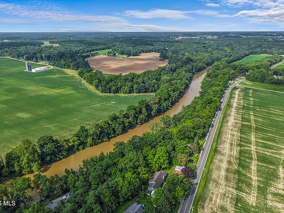 3rd image of 1640 W County Road 6