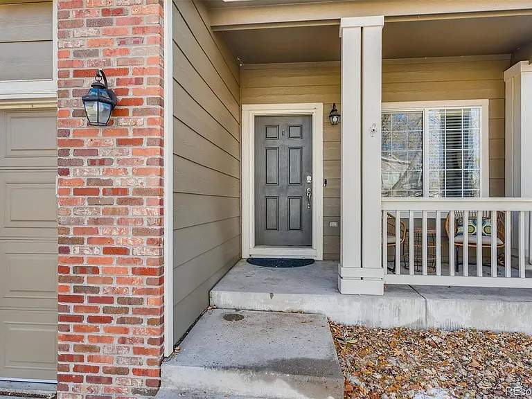 1118 Riddlewood Ln — Photo 2