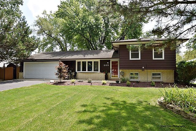 1st image of 22W205 Hackberry Dr
