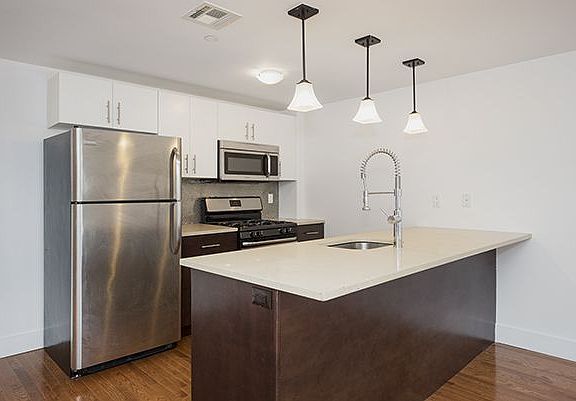 4th image of 80 Meserole St APT 2N