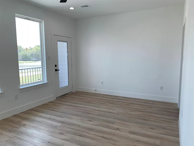9026 Scott St — Photo 10