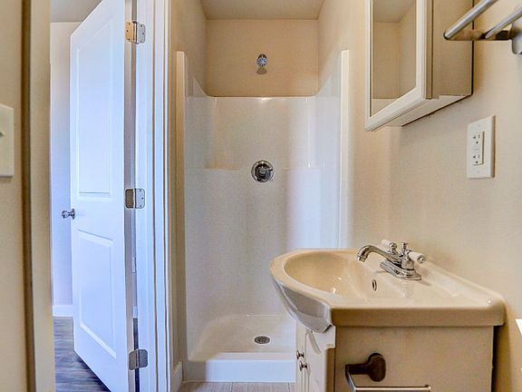 2nd image of 3580.5 Budlong Ave #3B-3Ba-1131Sqft