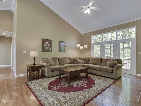 4th image of 120 Seminole Ln