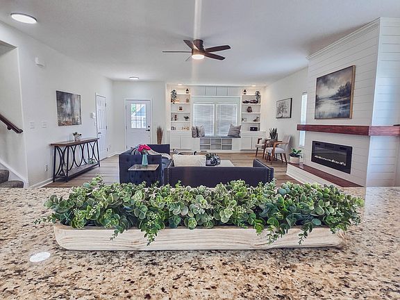 3rd image of 3142 Tennyson Pl