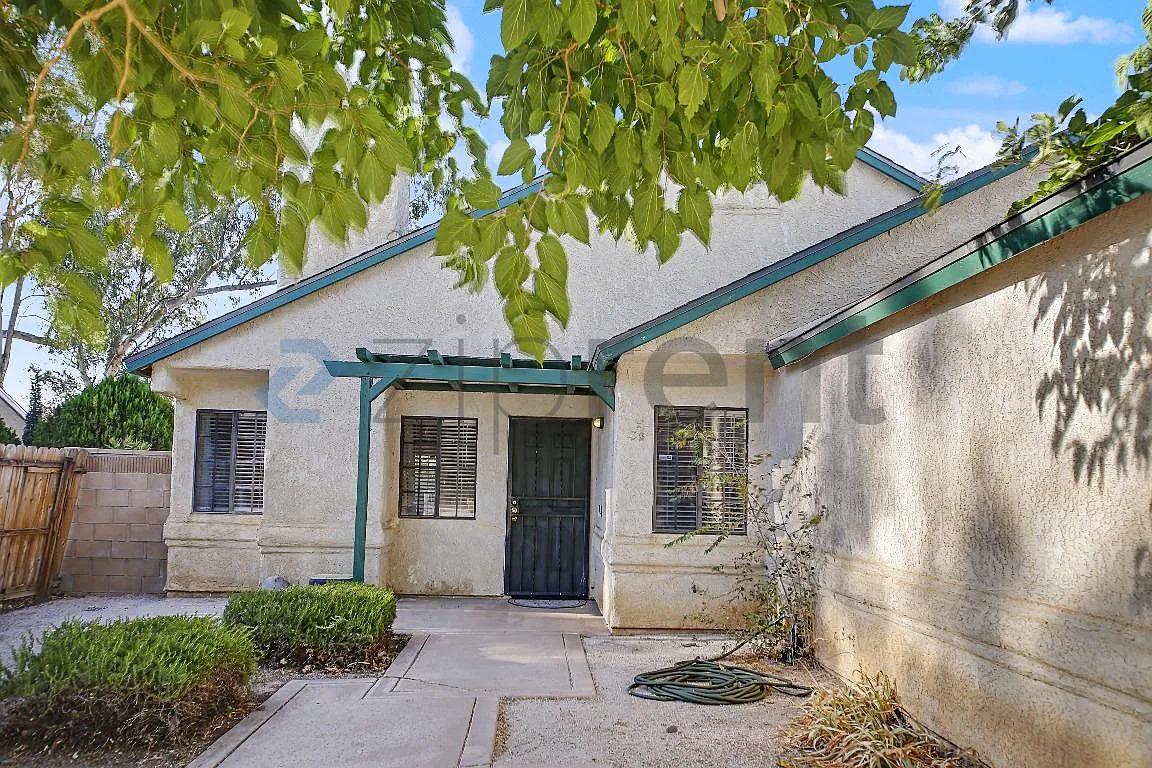 3 bed, 1302 sqft, $2,795 — Photo 2