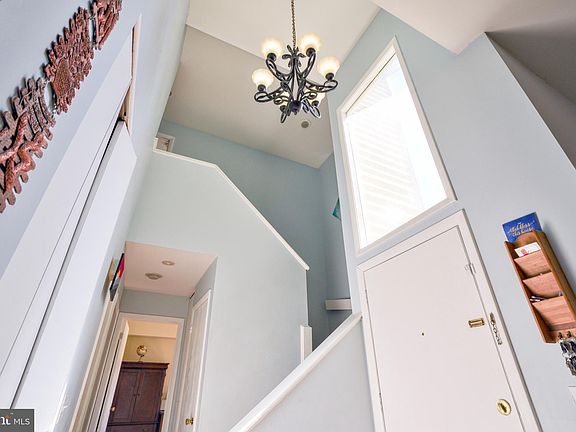3rd image of 413 Spruce Ct