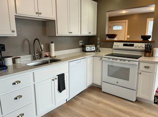 8 Dismukes St, Kittery, ME 03904