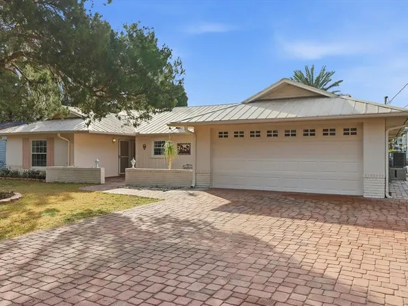 11290 W Amerindian Ct, Crystal River, FL 34429