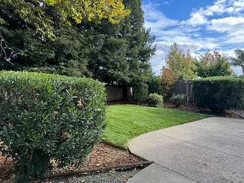 843 Chateau Cir — Photo 2