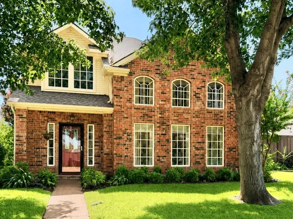 2740 Summertree Dr, Carrollton, TX 75006