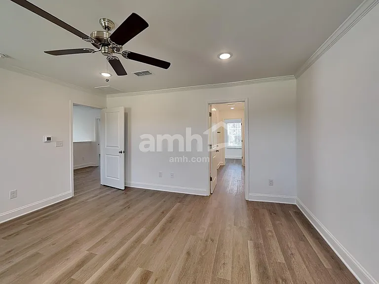 1124 Livengood Way — Photo 7