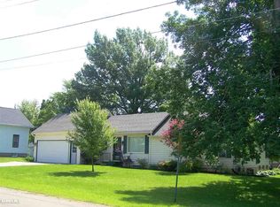 312 S Rantoul St, Lena, IL 61048