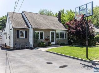 29 Sherwood Rd, Dumont, NJ 07628