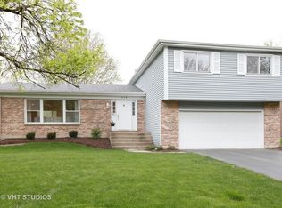 615 Bakewell Ln, Naperville, IL 60565