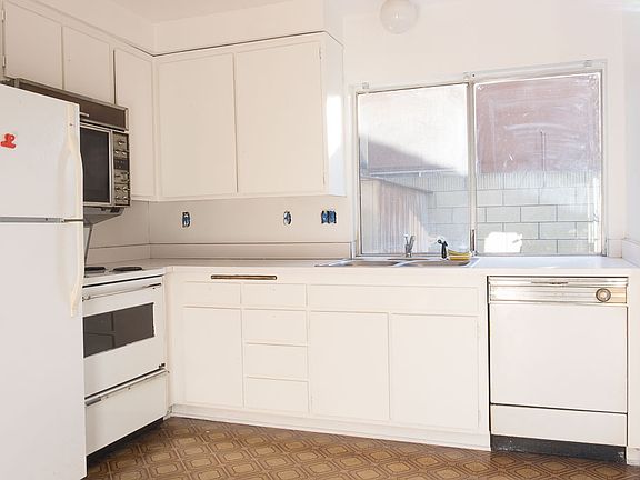 4th image of 927 W Alton Ave