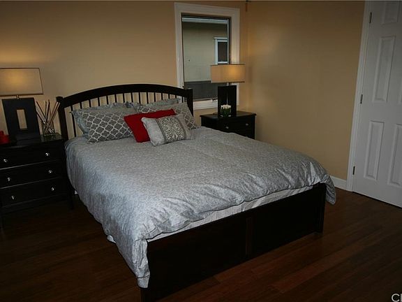 5th image of 609 Princeton Cir W