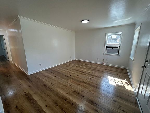 2nd image of 1110 Westmoreland St