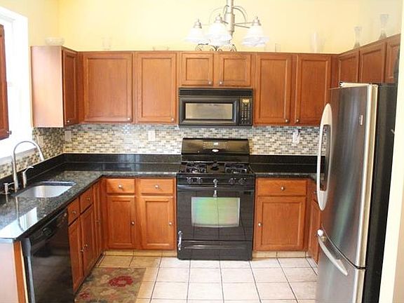 3rd image of 21 Meadow Ln