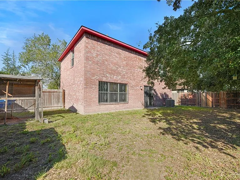 209 San Ignacio Ave — Photo 17