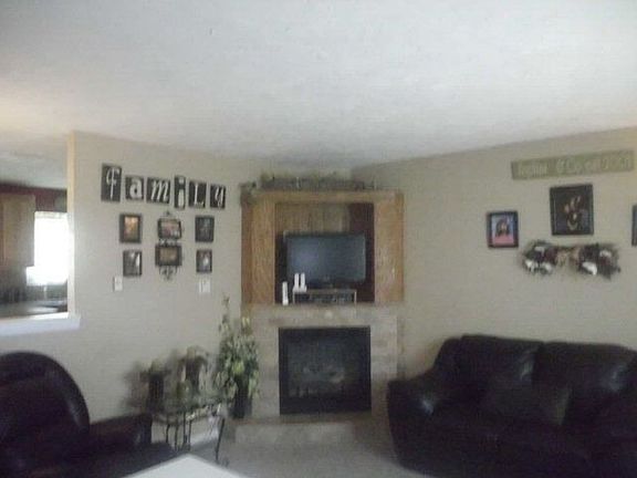 3rd image of 390 N Ladino Dr