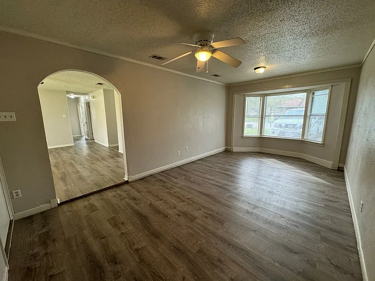 1402 Hammond Dr — Photo 15