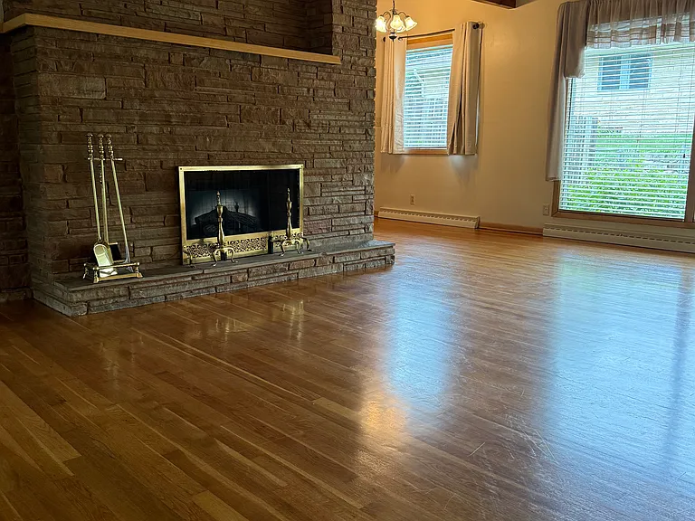 3735 Pace Blvd — Photo 2