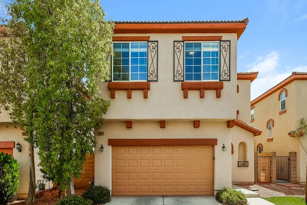 3 bed, 2.5 bath, 1794 sqft, $2,260 — Photo 1