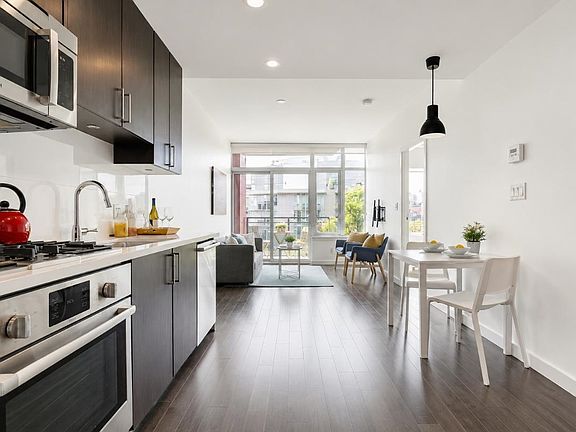 5th image of 38 W 1st Ave #906