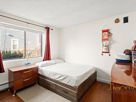 4th image of 84 Grant St