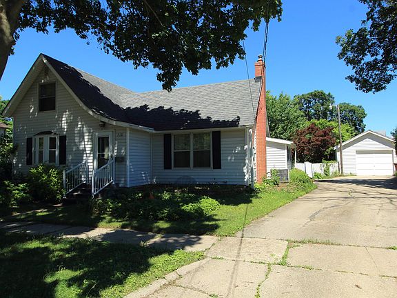 2nd image of 712 E Hurlbut Ave