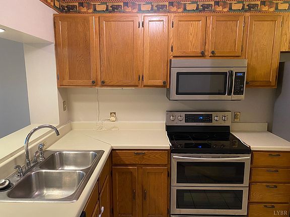 5th image of 107 Manor Dr