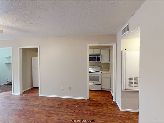 5th image of 306 Manuel Dr #A-d