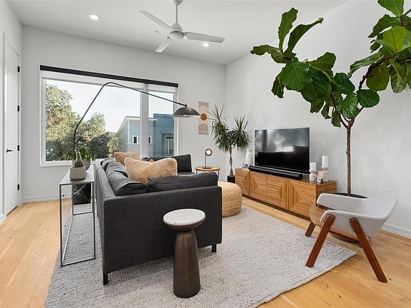 5th image of 410 W Alpine Rd #10