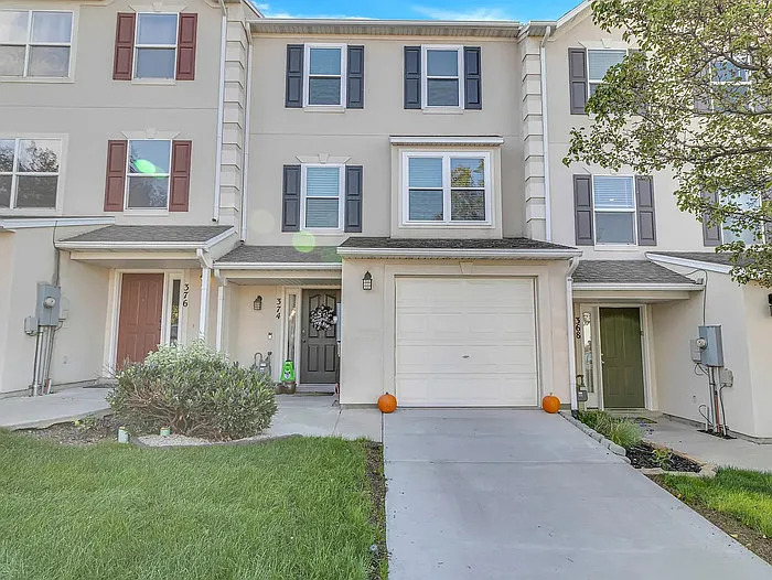 374 E Braidhill Dr — Photo 1