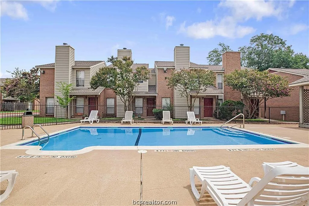 1 bed, 1.5 bath, 814 sqft, $1,500 — Photo 2